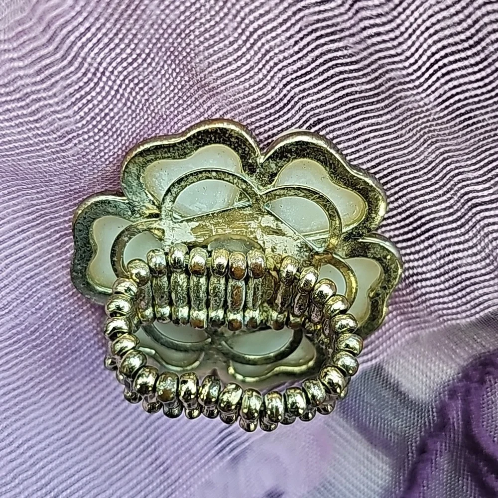 Ring - Picture 2 of 4